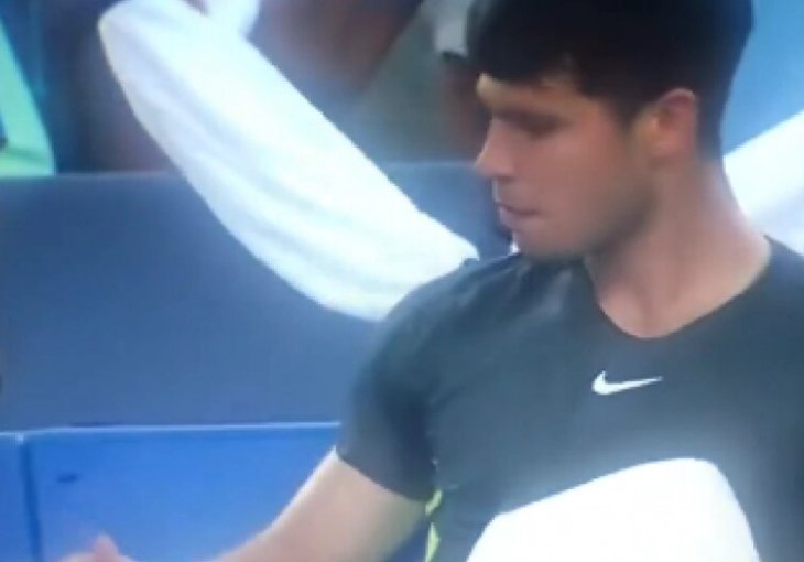 NOVAK GA POTPUNO DOVEO DO LUDILA Ovako bijesnog Alkaraza niko nije vidio, povrijedio samog sebe (VIDEO)