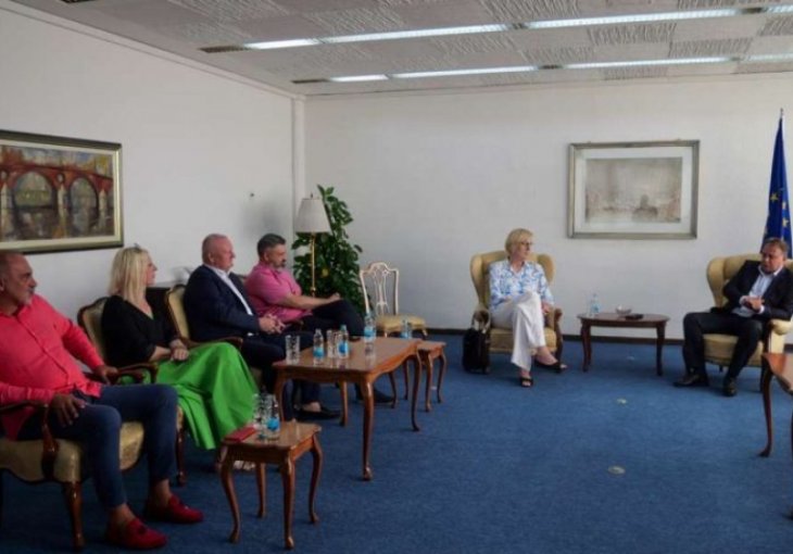 RAZIJA MUJANOVIĆ I PREDSTAVNICI KOŠARKAŠKOG SAVEZA BiH DANAS KOD NIKŠIĆA: Federalni premijer obećao pomoć...