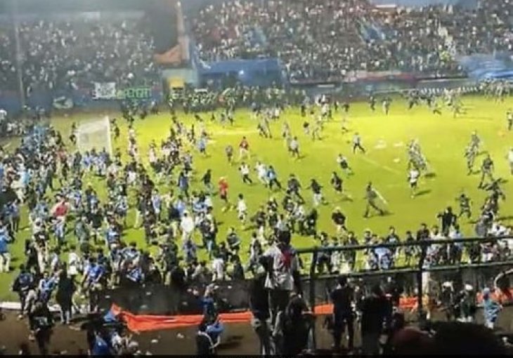 Tragedija na stadionu, najmanje 12 osoba poginulo u stampedu