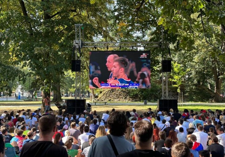 Stotine ljudi na trgu u Banjaluci prati finale Mundobasketa!