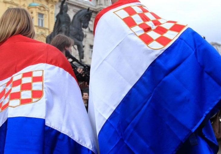 Navijači s ustaškom zastavom na meču reprezentacije Hrvatske sin HDZ-ovog funkcionera!