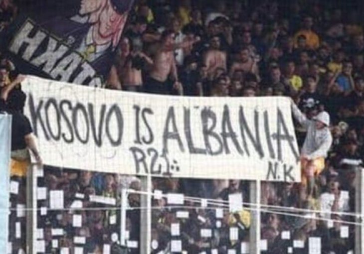 AEK zbog “Kosovo je Albanija“ protjeruje navijače sa stadiona: EVO ŠTA SU PORUČILI