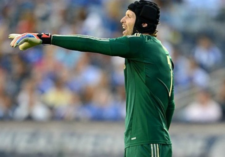 Petr Cech se vratio na gol, blistao je na meču