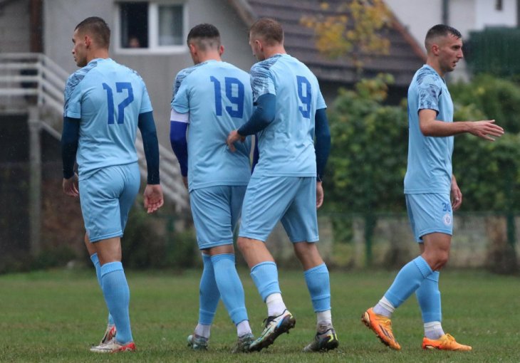 PLAVI BROJALI DO SEDAM: Željezničar odličnom partijom uveličao rođendansko slavlje FK Fojnica