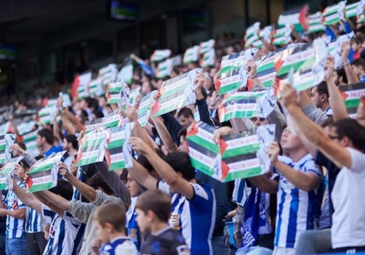 Navijači Sociedada istaknuli palestinske zastave i vikali: 