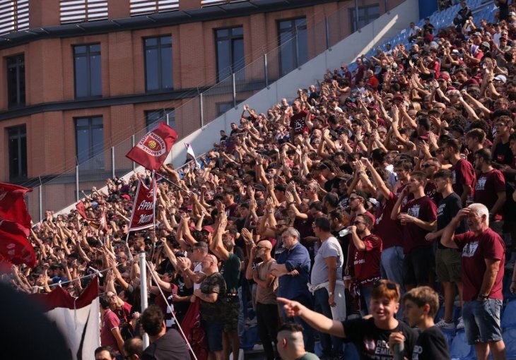 Panika u srcu Evrope: Bomba eksplodirala ispred stadiona, navijač hitno prevezen u bolnicu