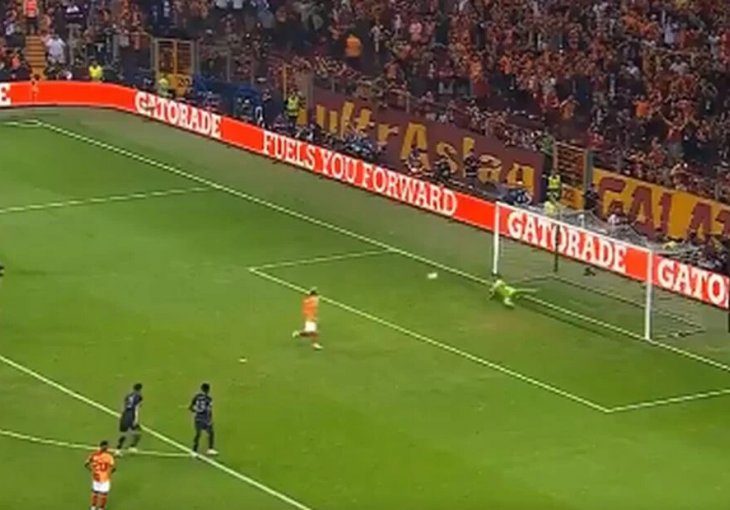 ICARDI JE PRIŠAO LOPTI, A ONDA JE STADION POTPUNO EKSPLODIRAO: Igrači Bayerna su odmah shvatili gdje su došli (VIDEO)