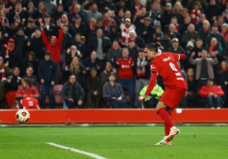 Navijači Liverpoola ostali u šoku, napadača ismijavaju zbog nestvarnog promašaja (VIDEO)