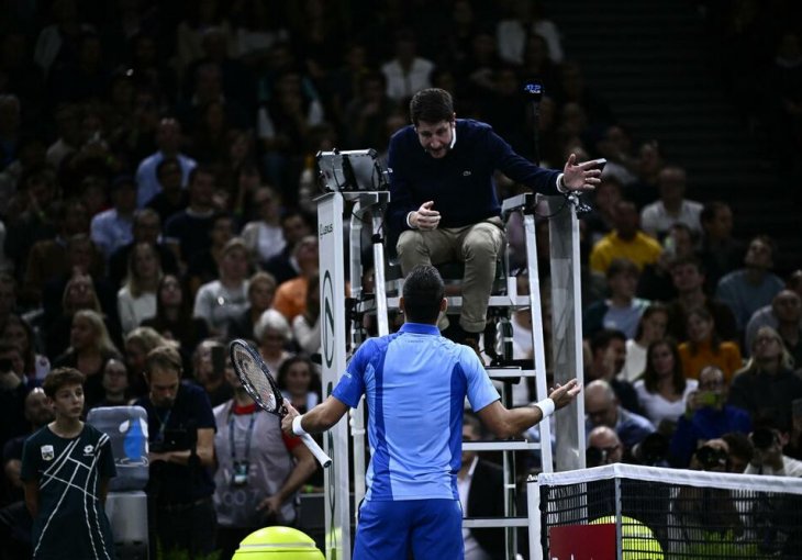 ŽESTOKA RASPRAVA! NOVAK POBJESNIO ZBOG SUDIJE! Đoković se svađao i tražio SUPERVIZORA, protivnik ĆUTAO I ČEKAO (VIDEO)