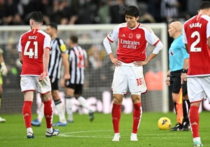 SKANDALOZNA KRAĐA NA MEČU NEWCASTLE - ARSENAL, OVO JE BRUKA GODINE: Domaći slave, ali sve se pitaju kako je ovo moguće (VIDEO)