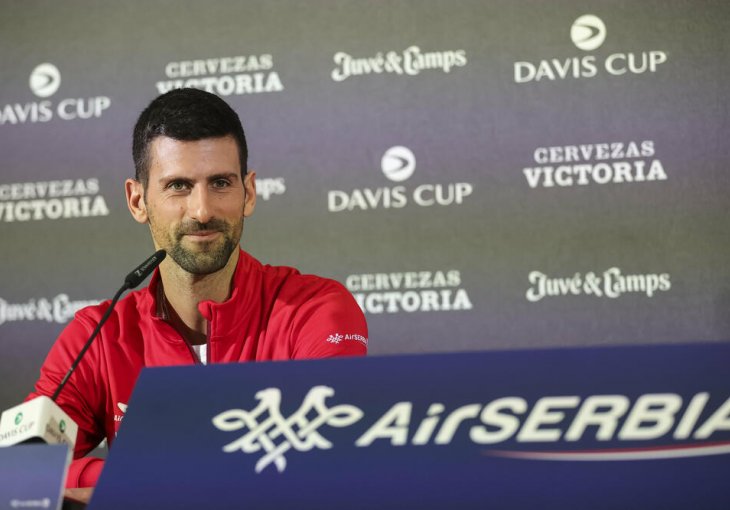 NOVAK SE ODUŠEVIO KADA GA JE VIDIO  NIJE SKIDAO OSMJEH SA LICA:  U Malagu stigao i čuveni glumac 