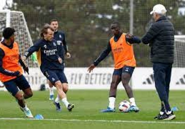 ANCELOTTI ODVOJIO MODRIĆA SA TRENINGA REALA:  Zanimljiva anegdota sa treninga Real Madrida