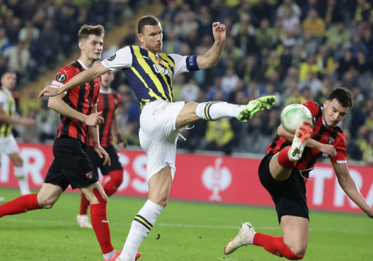 PONOVO DOKAZAO KLASU:  Džeko briljantnom partijom odveo Fenerbahče u nokaut fazu Konferencijske lige