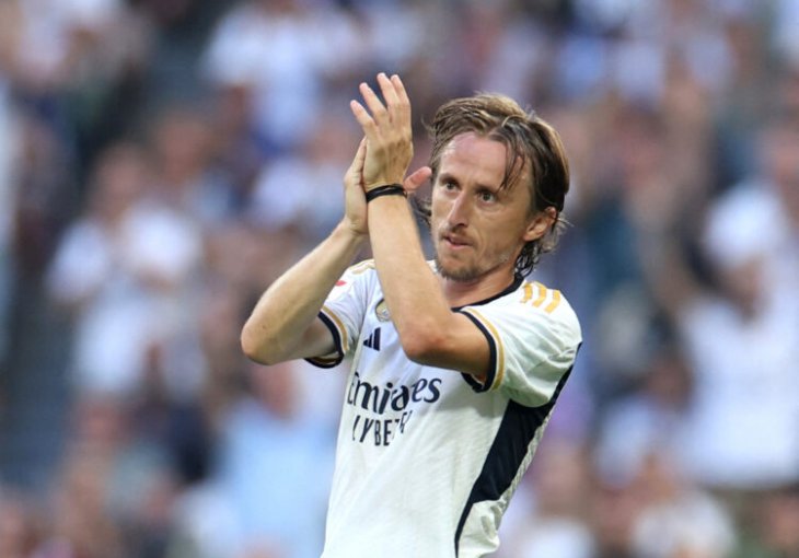 MODRIĆ ODUŠEVIO MOSTAR: Donirao svoj dres za pomoć siromašnima
