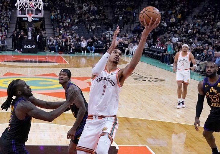 Spursi iznenadili LeBronove Lakerse i prekinuli najlošiji niz u povijesti: Heroj nije bio Wembanyama
