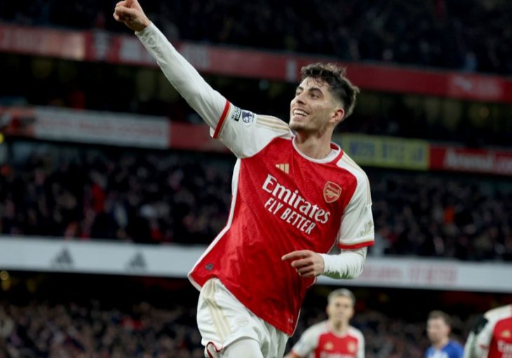 Arsenal nastavlja pohod na titulu: Aston Vila s(p)retno drži korak