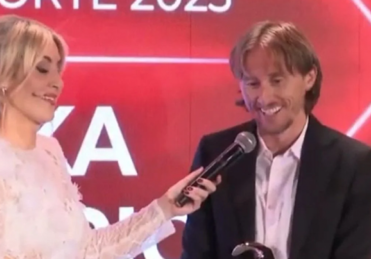 LUKA MODRIĆ JE NAJBOLJI VEZNI IGRAČ DANAŠNJICE: Uzeo je nagradu i rekao riječi koje otkrivaju mnogo