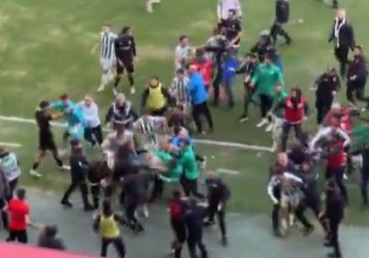 NOVI HAOS U TURSKOJ: Žestoka tučnjava fudbalera Bursaspora i Dijabekispora (VIDEO)
