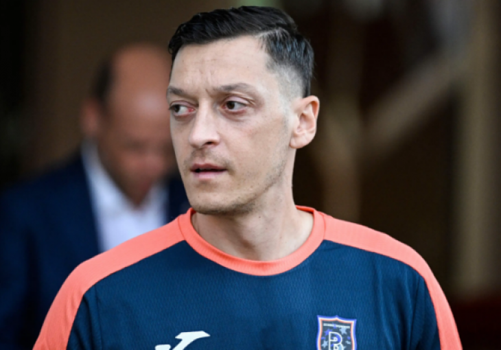 MESUT OZIL NEMA DILEMU KO JE NAJBOLJI DEFANZIVAC SVIJETA  : Možete pitati Haalanda ili Osimhena koliko je dobar