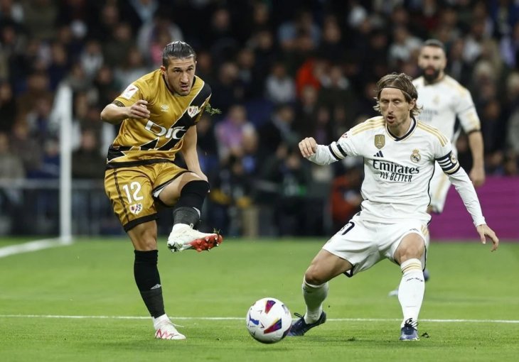 MODRIĆ BI ZA VIKEND MOGAO DOŽIVJETI NEUGODNU SITUACIJU: Dres je jedan,a žele ga devetorica rivala