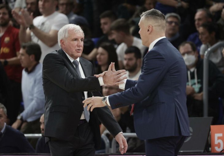 OVACIJE ZA OBRADOVIĆA U ISTANBULU: Navijači Fenerbahčea ne zaboravljaju Žoca (VIDEO)