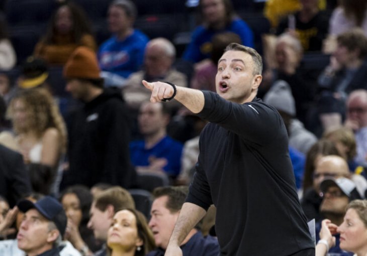Srpski trener u NBA ligi poludio zbog sudijskih odluka, udarao od stol i prijetio (VIDEO)