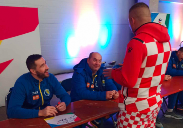 PREKRASNE SCENE IZ MANNHEIMA:  Hrvati došli na druženje sa bh. navijačima i igračima