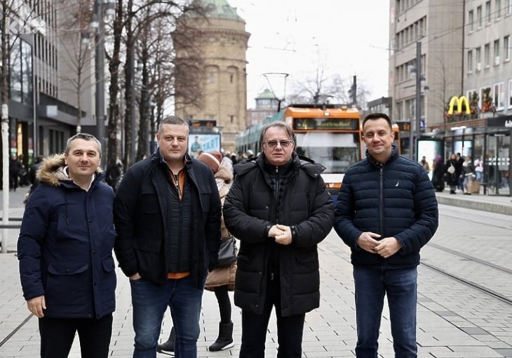PODRŠKA IGRAČIMA:  Nikšić i tri ministra Vlade FBiH stigli u Mannheim da bodre rukometnu reprezentaciju BiH