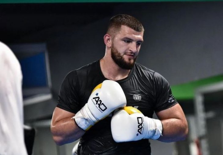 Teškaši će da drhte jer stiže 'Bosanski čelik' : Ahmed Krnjić ulazi u svijet boksa