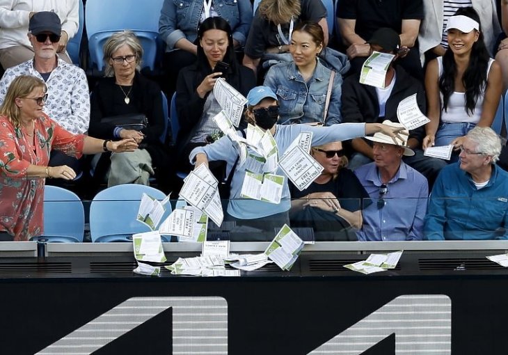 TENISERI U ČUDU: Maskirana žena zbog podrške Palestini prekinula meč na Australian Open