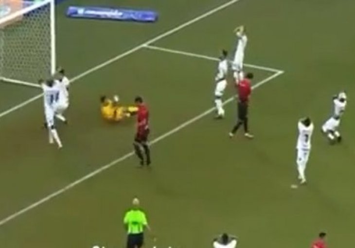 BRAZILSKOM FUDBALERU SE SMIJE CIJELI SVIJET: Postigao je autogol koji ostavlja u nevjerici (VIDEO)