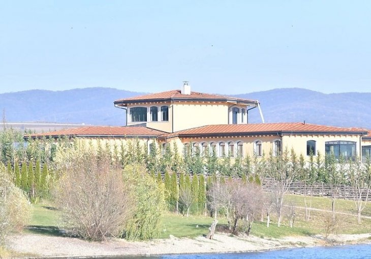 VELIKI LUKSUZ: Pogledajte kako izgleda vila Novaka Đokovića u selu Pavlovci skrivena daleko od očiju javnosti