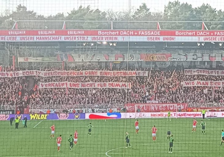 OPŠTO BUNILO U NJEMAČKOJ: Prekinute dvije utakmice Bundeslige!