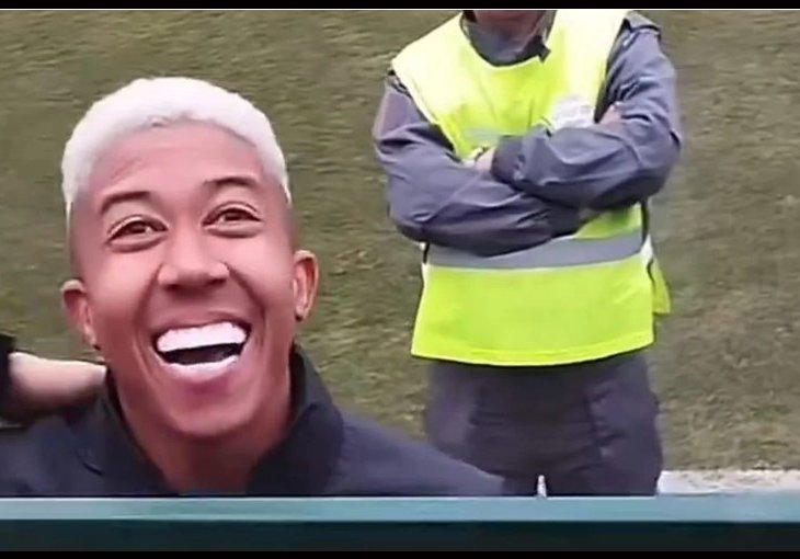 Snimak koji je nasmijao Srbiju: Navijač FK Partizan sjajnom napadaču ponudio vlastitu ženu