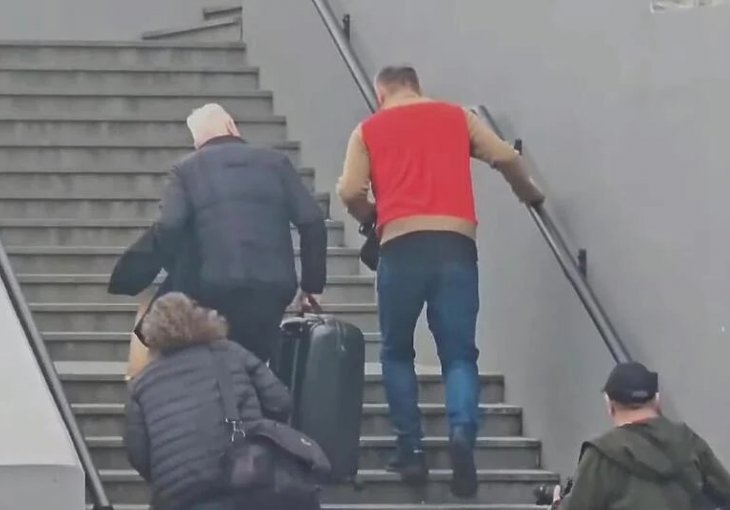 ŠTA SE DEŠAVA SA SELEKTOROM BIH: Savo Milošević stigao u Beograd, otežano hoda