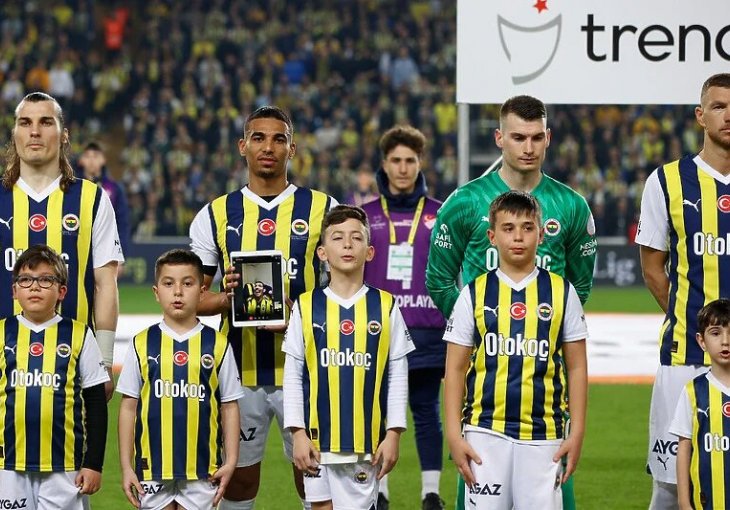 BIZARAN PROPUST ITEKAKO KOŠTAO FENER: Džeko i saigrači izveli previše djece na teren