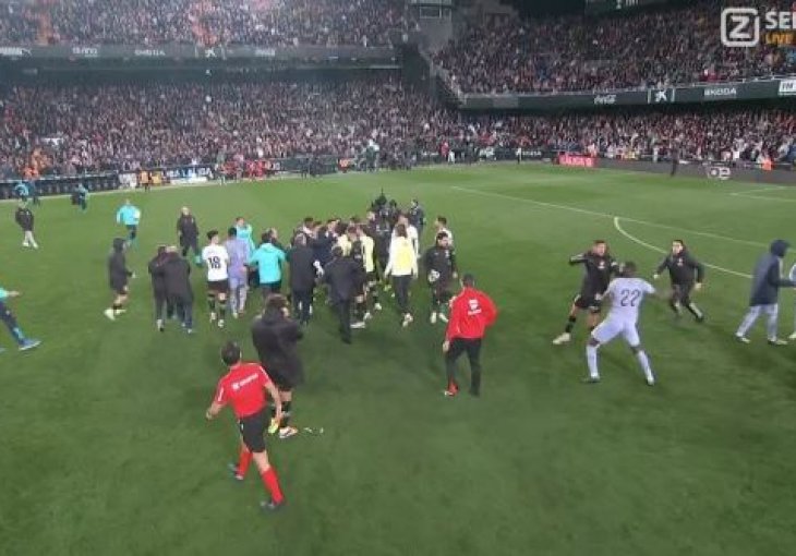 MADRID NA NOGAMA: Sudija režirao jedan od najvećih skandala u historiji fudbala (VIDEO)