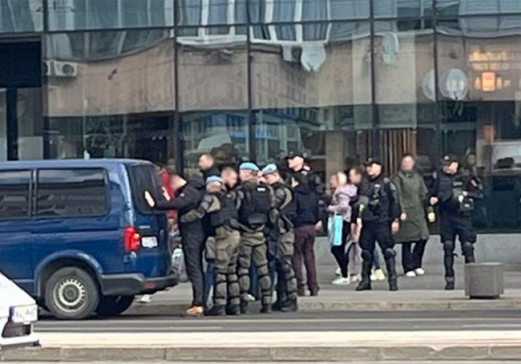 NAKON NEREDA U SARAJEVU: Pogledajte nova privođenja navijača ispred SCC-a (VIDEO)