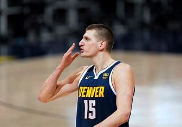 NEPREPOZNATLJIVO IZDANJE: Nikola Jokić vikao na svog trenera na utakmici protiv Denvera