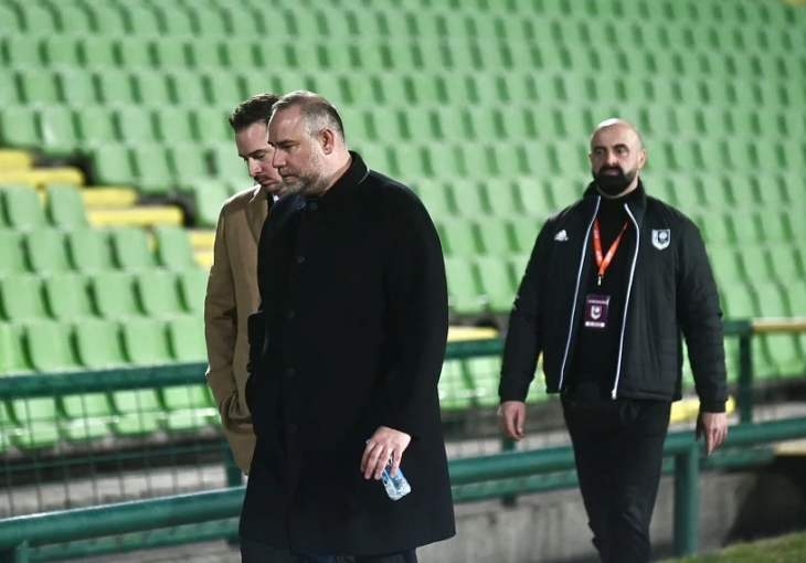 PODRŠKA NOGOMETAŠIMA: Ismir Mirvić stigao na stadion 
