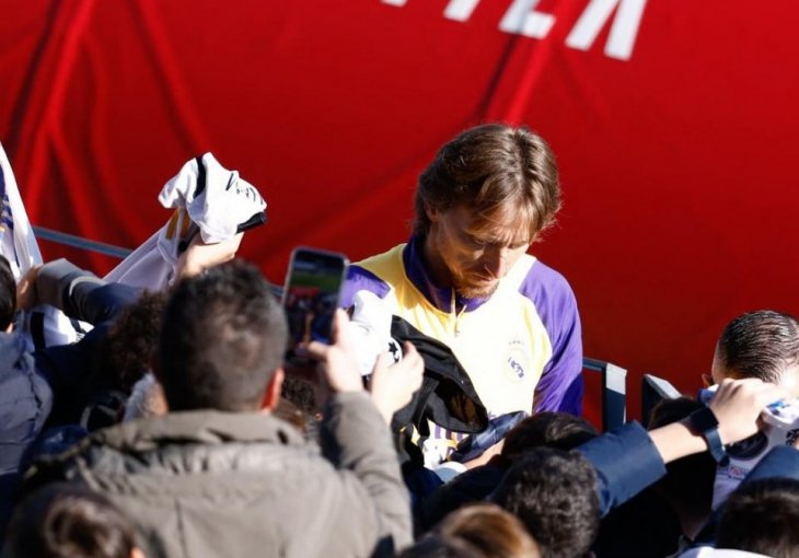 POGLEDAJTE KAKO ĆE IZGLEDATI NOVI NAJSKUPLJI DRES NA SVIJETU:  Hoće li ga nositi i Modrić?