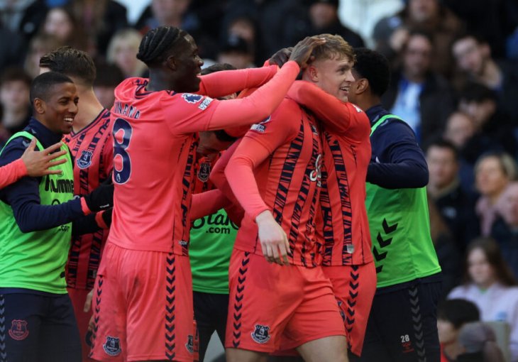 NEVJEROVATNO: Manchester United daje 75 miliona funti za beka Evertona