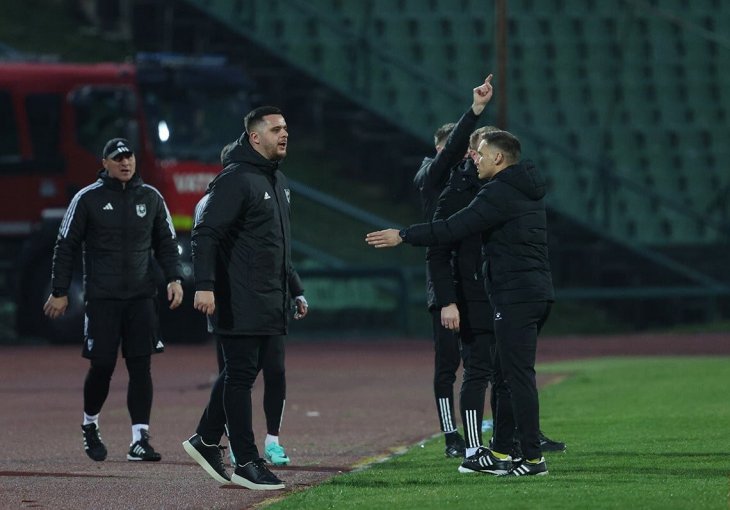 PREKINUT MEČ NA KOŠEVU:  Igrači Sarajeva napustili teren
