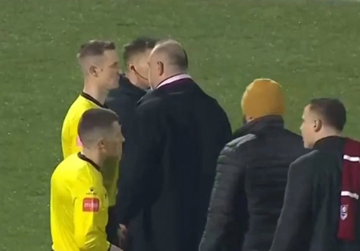 BURNO JE BILO NA KOŠEVU:Mirvić je kratko zastao kod sudije Muse, sa tribina se orilo 