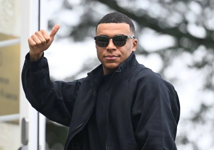 FRANCUZ VEOMA TAJNOVIT: Kylian Mbappe stao pred novinare i kratko saopštio