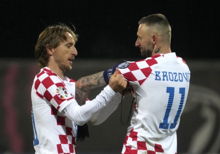 Modrić skinuo majicu na treningu Hrvatske, mnogima u oči upala njegova leđa