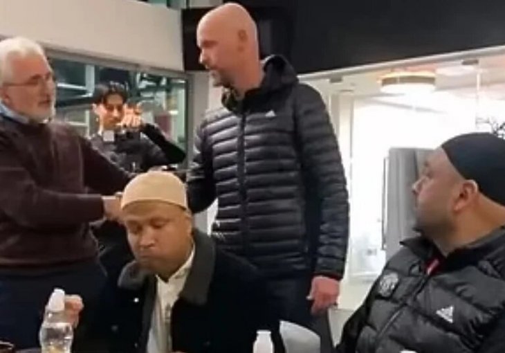 Igrači Manchester Uniteda organizovali iftar, ispoštovao ih je i nizozemski trener