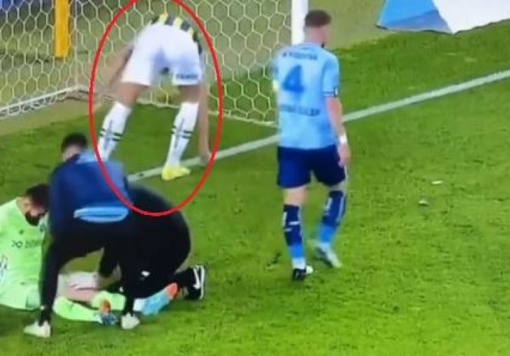 ŠTA TO RADI DŽEKO?  Dok se Fenerbahce predstavlja kao ŽRTVA, sudija je sinoć bio slijep pored očiju! (VIDEO)