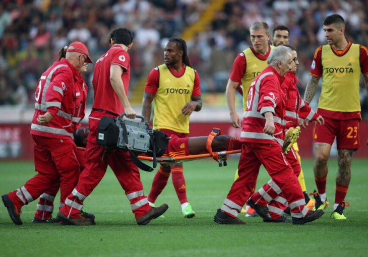 Poznato stanje Rominog fudbalera nakon što se srušio na terenu protiv Udinesea