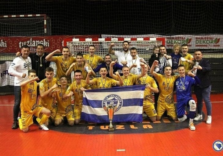 OSVOJILI TITULU: Juniori Željezničara šampioni Premijer futsal lige BiH, u finalu su deklasirali Brotnjo